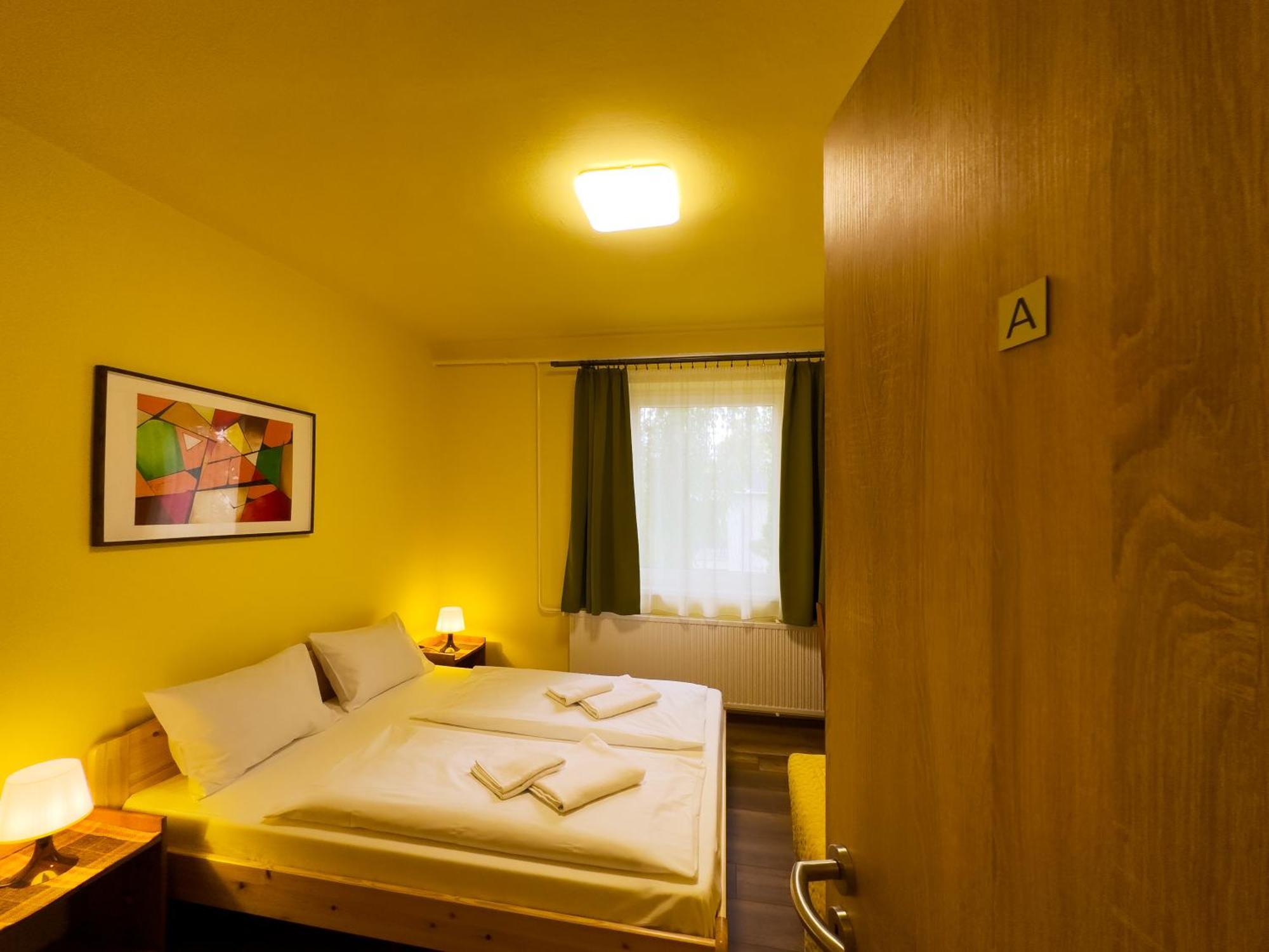 Irisz Panzio Hotell Budapest Eksteriør bilde